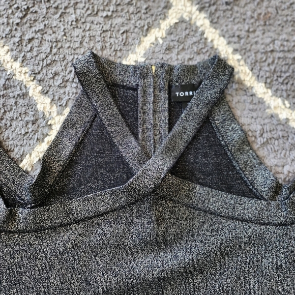 Torrid Black Gold Metallic Criss Cross Cold Shoulder Long Sleeve Top - Picture 4 of 7